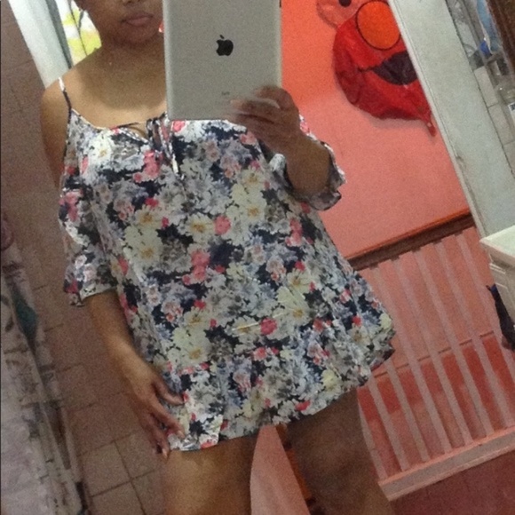 Tier layered cold shoulder Floral Dress - Picture 5 of 6